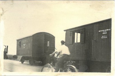 Łatanie dróg w latach 40. ubiegłego wieku (ROZPOZNAJESZ TE MIEJSCA?) - 2