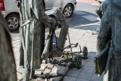 Słuchacz alarmuje - dewastują pomnik w centrum Wrocławia