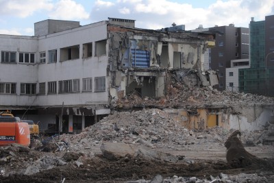 Wrocław: Trwa wyburzanie Białego Domu. Powstanie tam mała galeria - 6