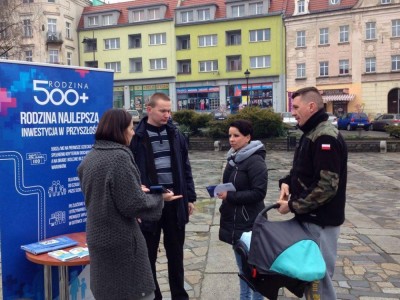 Pierwszy dzień składania wniosk&oacute;w do 500+ [ZDJĘCIA]