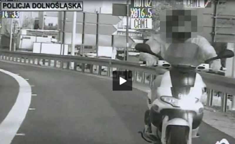 106 km/h w terenie zabudowanym... skuterem [FILM] - 