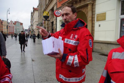 Akcja pomocy dla ofiar katastrofy śmigłowca (Zobacz)