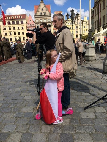 Uroczysta defilada z okazji Święta Flagi we Wrocławiu [ZDJĘCIA] - 9