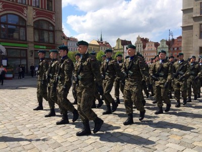 Uroczysta defilada z okazji Święta Flagi we Wrocławiu [ZDJĘCIA] - 6
