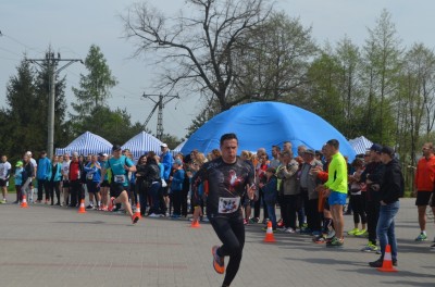 Prawie 800 osób uczciło na sportowo święto 3 Maja w Kobierzycach - 11