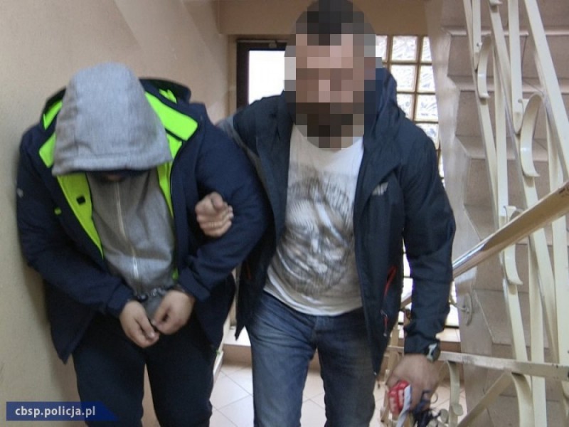 Polski "wnuczek" za granicą - szajka oszustów w rękach policji - fot.cbsp.policja.pl