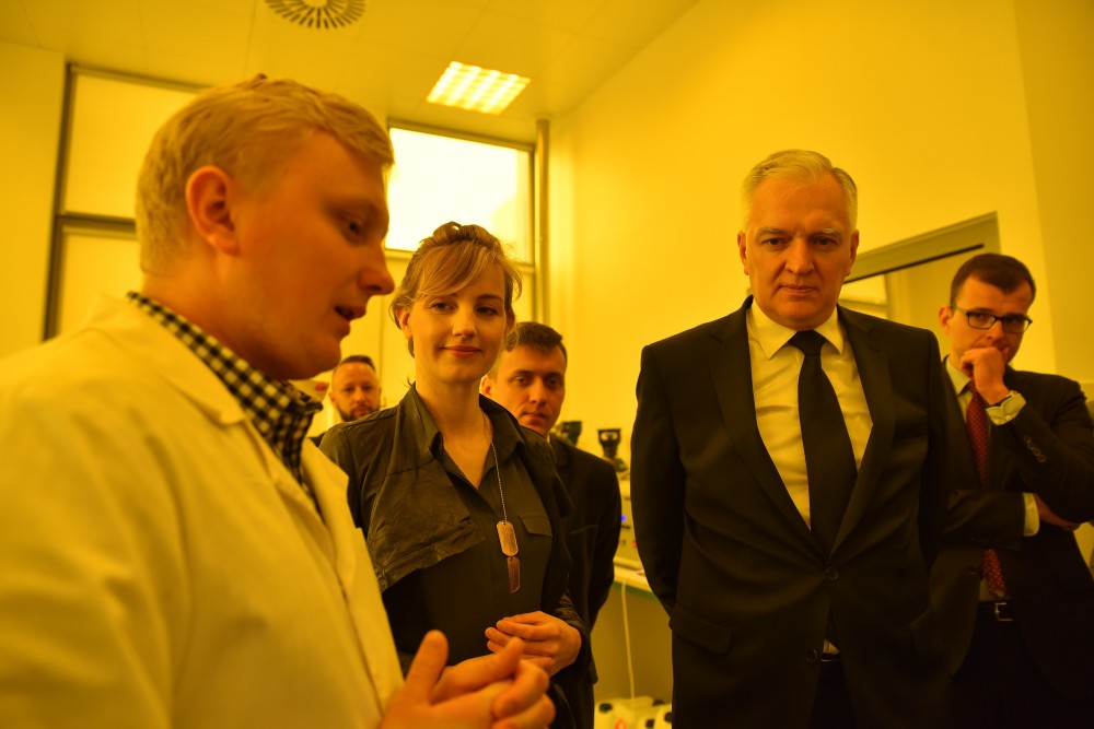 Jarosław Gowin zwiedzał laboratoria we Wrocławskim Parku Technologicznym
