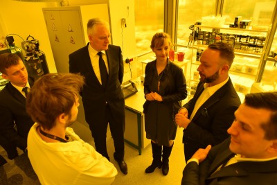 Jarosław Gowin zwiedzał laboratoria we Wrocławskim Parku Technologicznym - 2