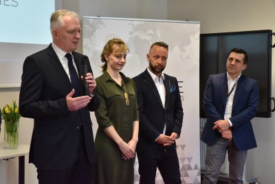 Jarosław Gowin zwiedzał laboratoria we Wrocławskim Parku Technologicznym - 5