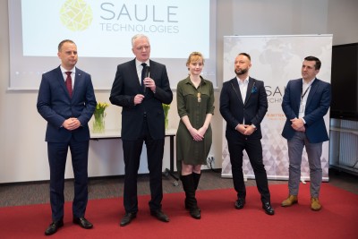 Jarosław Gowin zwiedzał laboratoria we Wrocławskim Parku Technologicznym - 6