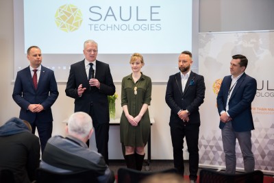 Jarosław Gowin zwiedzał laboratoria we Wrocławskim Parku Technologicznym - 7