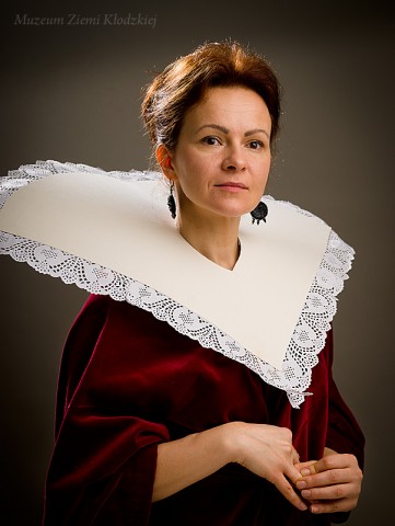 Nietypowa sesja zdjęciowa pracowników kłodzkiego muzeum - 4