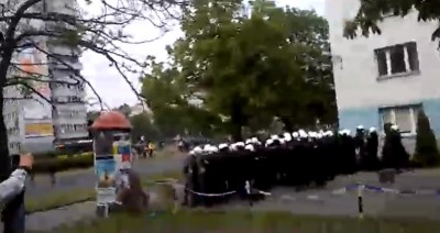 WROCŁAW: Kolejne zamieszki przed komisariatem przy Trzemeskiej (ZDJĘCIA, WIDEO) - 2