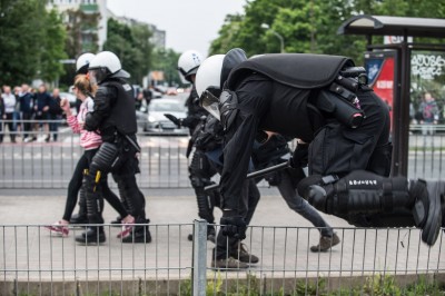 WROCŁAW: Kolejne zamieszki przed komisariatem przy Trzemeskiej (ZDJĘCIA, WIDEO) - 7