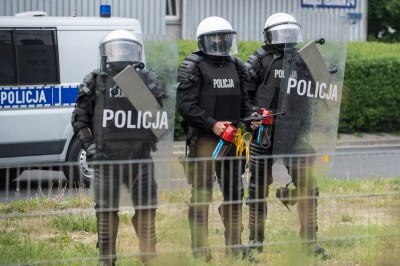 WROCŁAW: Kolejne zamieszki przed komisariatem przy Trzemeskiej (ZDJĘCIA, WIDEO) - 15