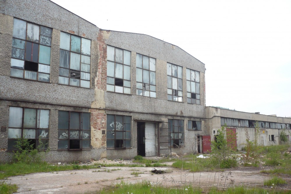 Wałbrzych: Porzucona fabryka porcelany zagraża ludziom