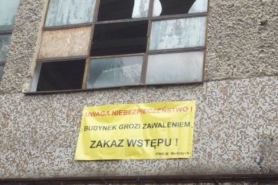 Wałbrzych: Porzucona fabryka porcelany zagraża ludziom - 1