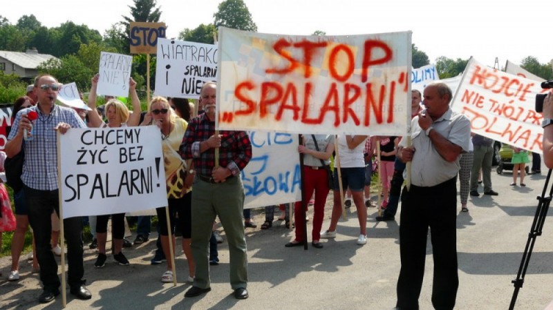 Protestowali przeciwko planom budowy spalarni odpadów przemysłowych - fot. Andrzej Anrzejewski