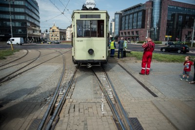Zabytkowy "Juliusz" wykoleił się na placu Dominikańskim (GALERIA)  - 0