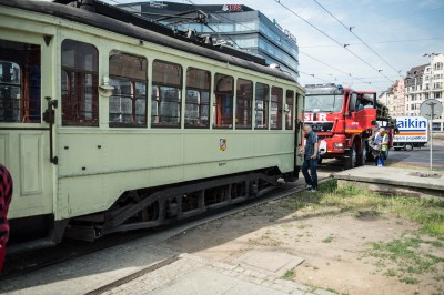Zabytkowy "Juliusz" wykoleił się na placu Dominikańskim (GALERIA)  - 2