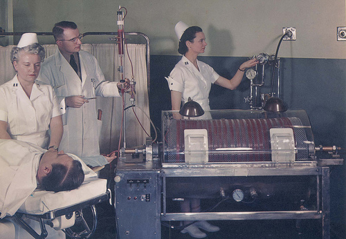 Rozmowy z NFZ ws. stacji dializ zerwane (Posłuchaj) - (Fot. Flickr / otisarchives1)
