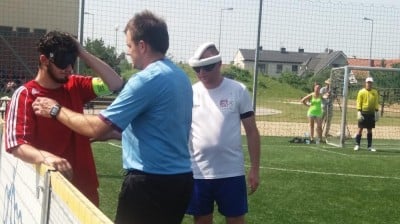 Z opaskami na oczach walczą o punkty. Niewidomi piłkarze grają we Wrocławiu