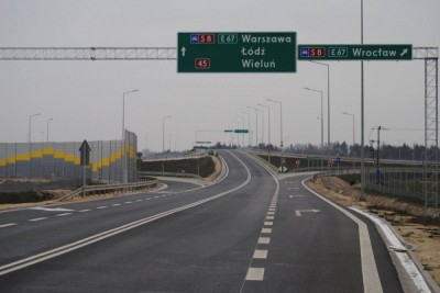 Autostradą i ekspres&oacute;wką z Wrocławia do Warszawy. Otwierają obwodnicę Łodzi