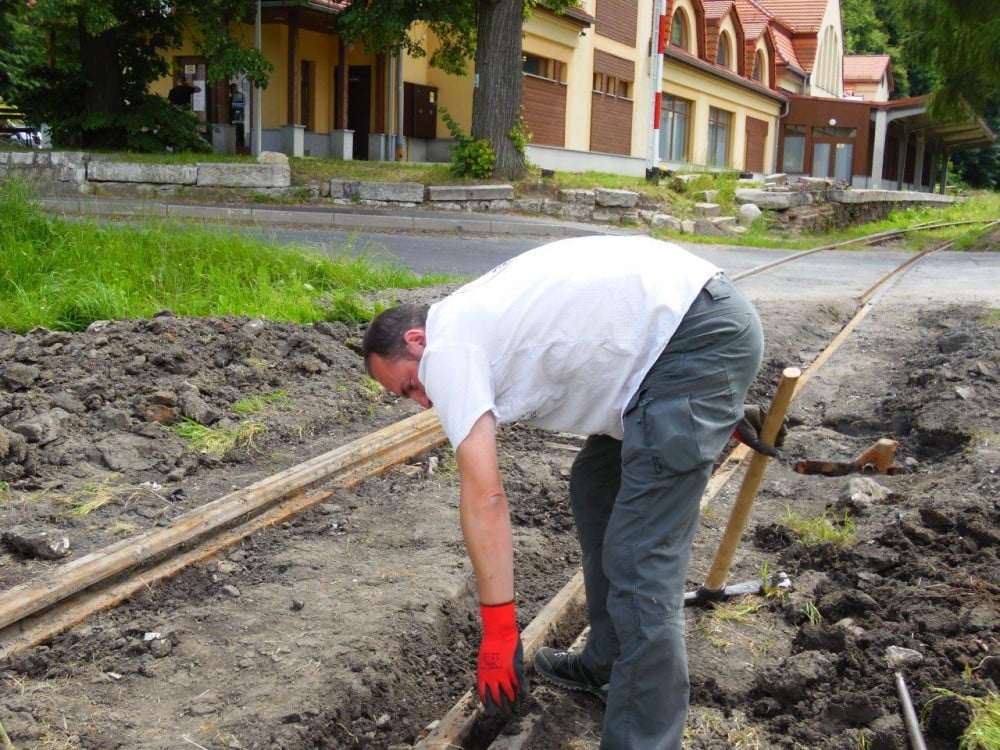 Po 16 latach na stacji w Karpaczu pojawił się zn&oacute;w wagon kolejowy