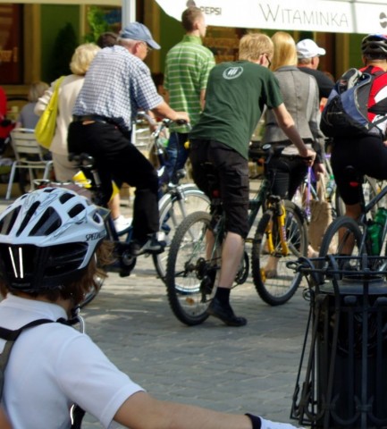 Wrocław: Poniemiecka ścieżka rowerowa w ul. Powstańc&oacute;w Śląskich została oddana do ruchu