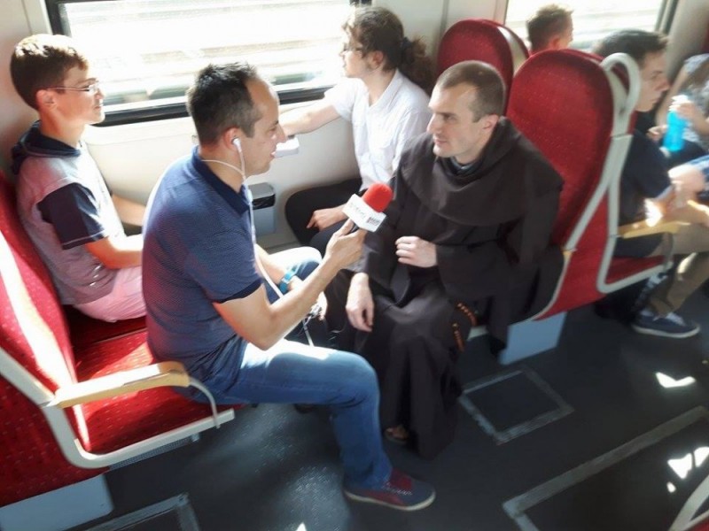 Pociąg z Wrocławia na Światowe Dni Młodzieży powoli dojechał do Krakowa –