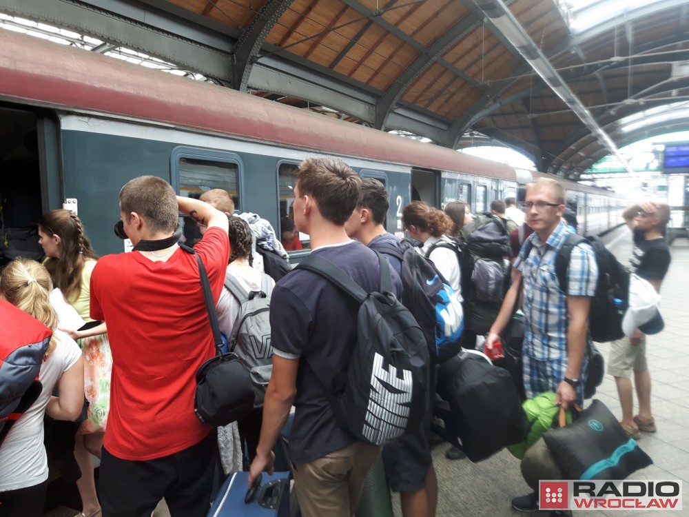 Pociąg z Wrocławia na Światowe Dni Młodzieży powoli dojechał do Krakowa