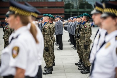 Święto Policji we Wrocławiu. Awanse i medale dla funkcjonariuszy - 10