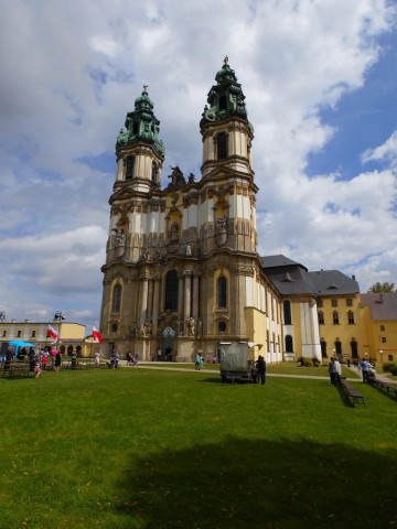 Tysiące pielgrzymów wędruje do Krzeszowa (ZOBACZ) - 0