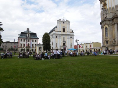Tysiące pielgrzymów wędruje do Krzeszowa (ZOBACZ) - 12