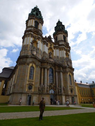 Tysiące pielgrzymów wędruje do Krzeszowa (ZOBACZ) - 2