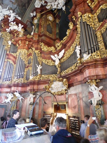 Tysiące pielgrzymów wędruje do Krzeszowa (ZOBACZ) - 6