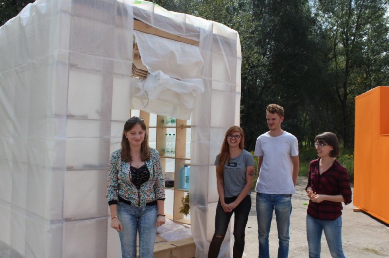 Studenci stworzyli schronienia dla bezdomnych i uchodźców –