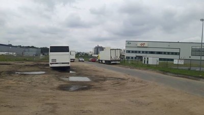 TIR-y zalewają Bielany Wrocławskie. Są zakazy, nie ma gdzie parkować - 1