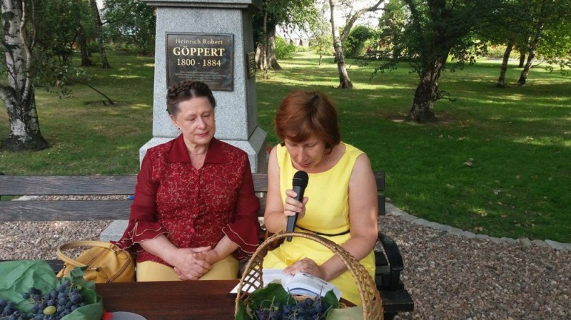 Czytają "Quo vadis" w Ogrodzie Botanicznym we Wrocławiu - 