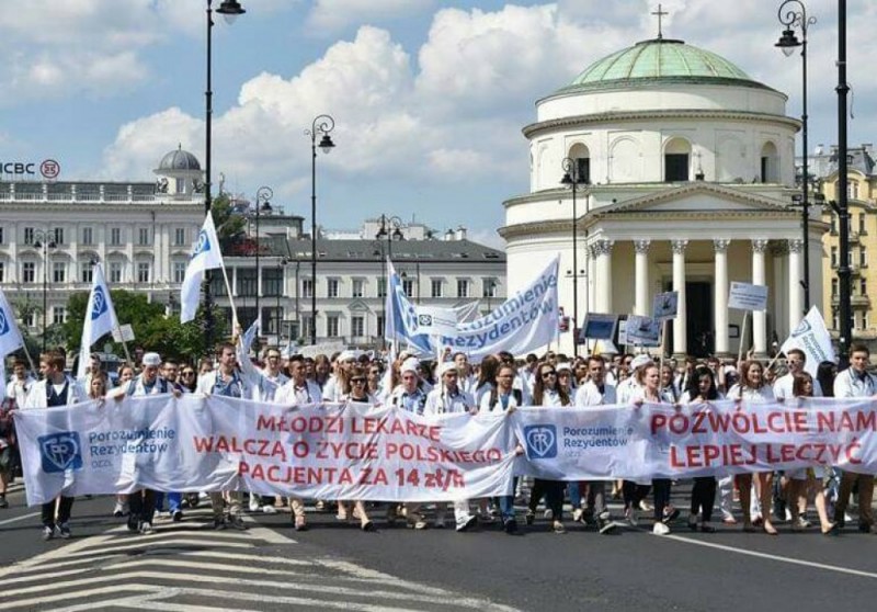 Z Wrocławia do Warszawy na manifestację medyków - fot. Porozumienie Rezydentów OZZL Facebook