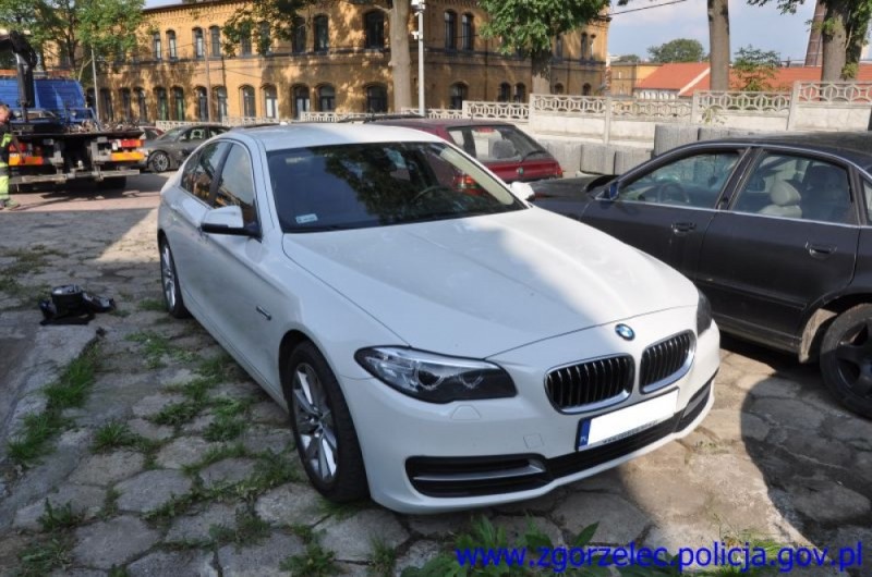  Policjanci odzyskali skradzione BMW o wartości 140 tys. złotych - 