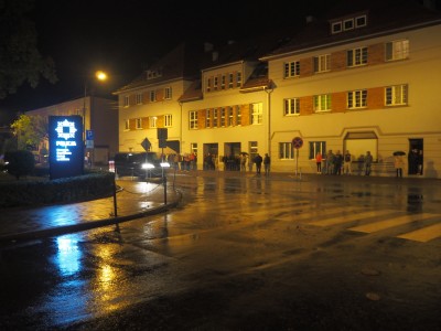 Kolejna manifestacja przed komendą w Miliczu i apel rodziny 21-latka - 1