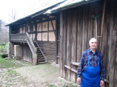 Rozsypuje się najstarszy drewniany budynek na Dolnym Śląsku (Zobacz) - 2
