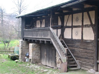 Rozsypuje się najstarszy drewniany budynek na Dolnym Śląsku (Zobacz) - 3