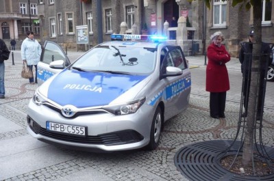 Wałbrzyska policja dostała nowe radiowozy w ramach funduszu obywatelskiego