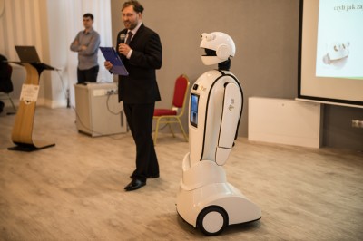 Tylko tutaj porozmawiasz z... robotem - 1