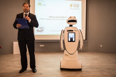 Tylko tutaj porozmawiasz z... robotem