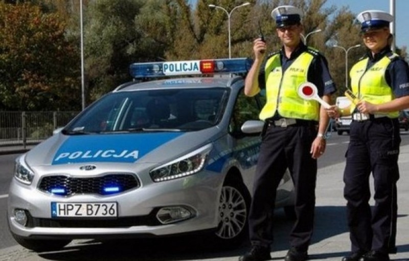 Policja uczy bezpieczeństwa kierowców i pieszych - 