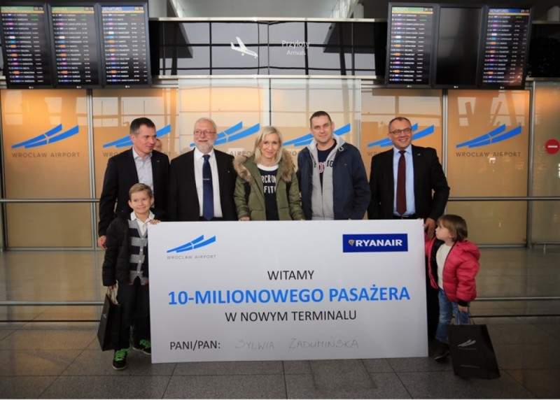 10-milionowy pasażer wylądował na wrocławskim lotnisku - Fot: wroclaw.pl