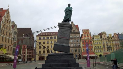 Na wrocławskim Rynku stanął pomnik Adama Mickiewicza [ZDJĘCIA] - 5